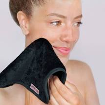 Best makeup removal cloth shown to gently remove makeup without using disposable wipes